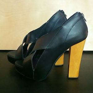 Z. Cavaricci Leather Wrap Heels Size 10